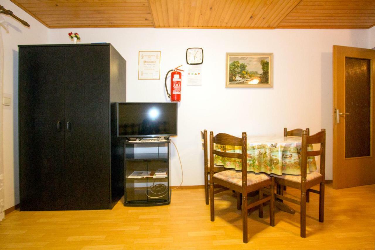 Zeleni Apartma 茨热塞 外观 照片